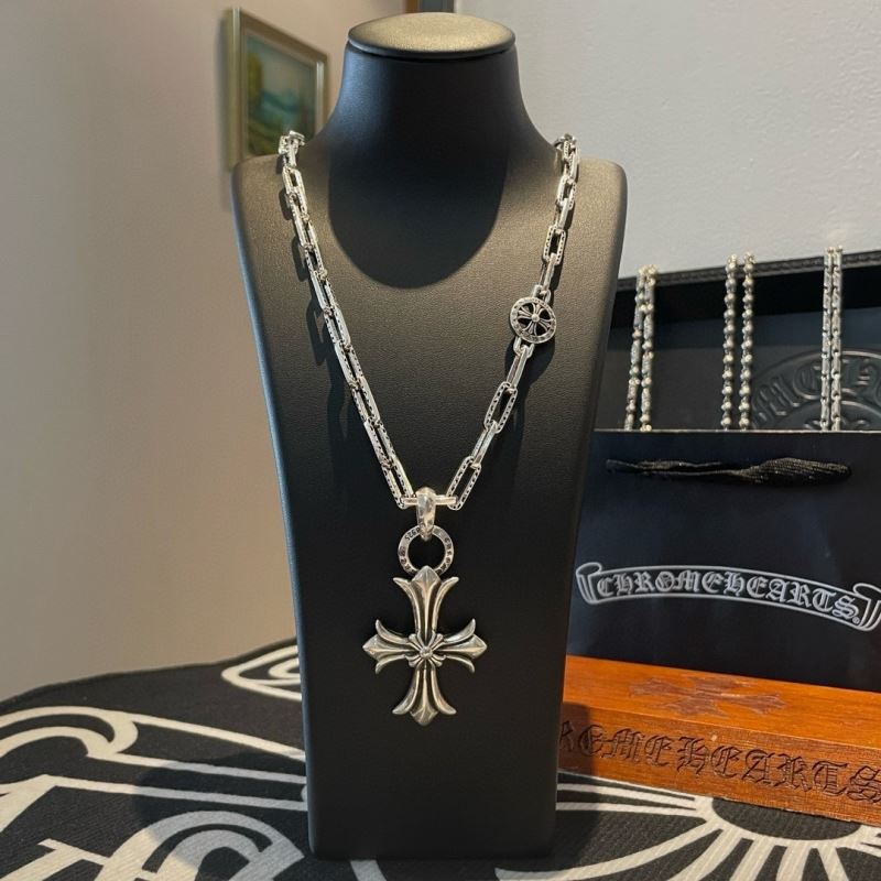 Ch*0me He**ts necklaces